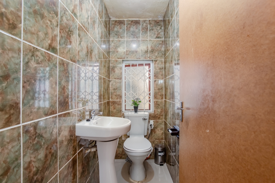 7 Bedroom Property for Sale in Wellington Central Western Cape